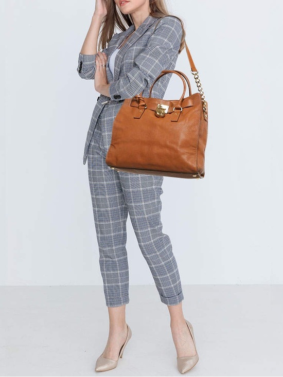 Michael Kors Handbags - Michael Kors Hamilton Shoulder Bag WITH KEY RETAIL: 250-550+